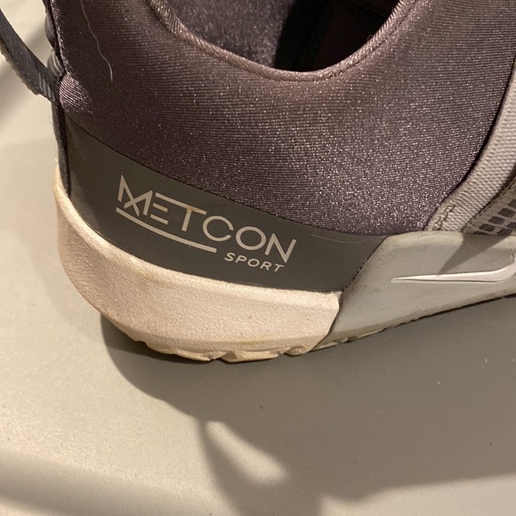 Nike met con sport as good as new. My son outgrew them after wearing them once! - Picture 3 of 8